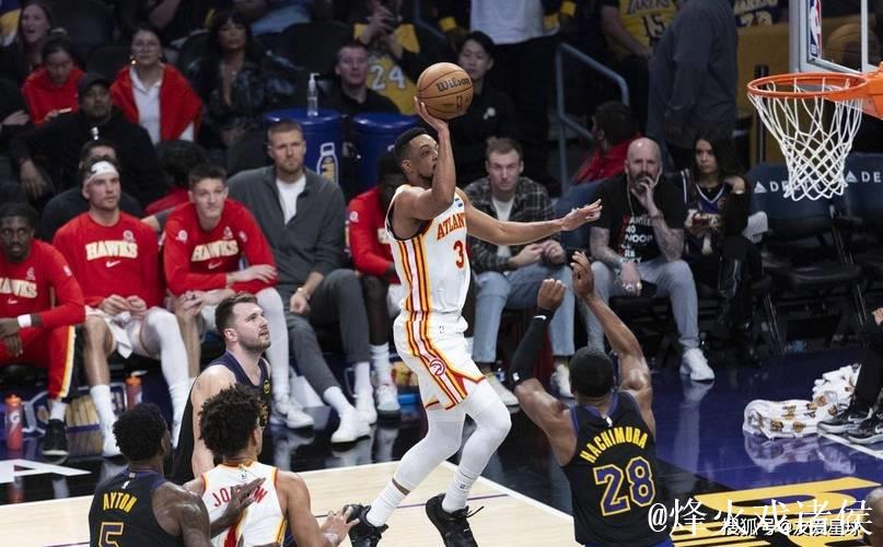 詹姆斯31+9+10东契奇27+12 湖人终结三连败大胜老鹰